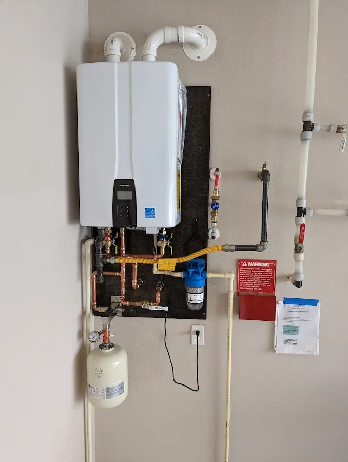 Professional plumber installing copper piping in a Jacinto City home